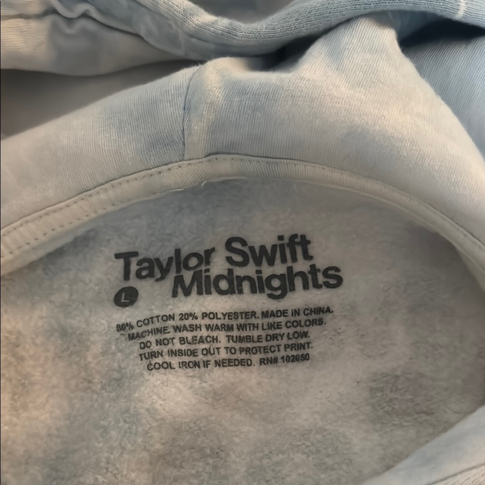 Taylor Swift Blue Sweatshirt & Hoodie with Graphic Design - Picture 2 of 6